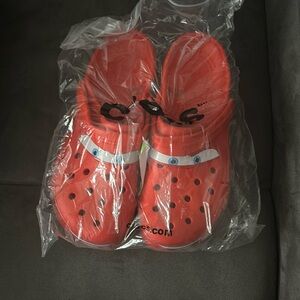 NWT men’s Lightning McQueen (cars) crocs size 11.